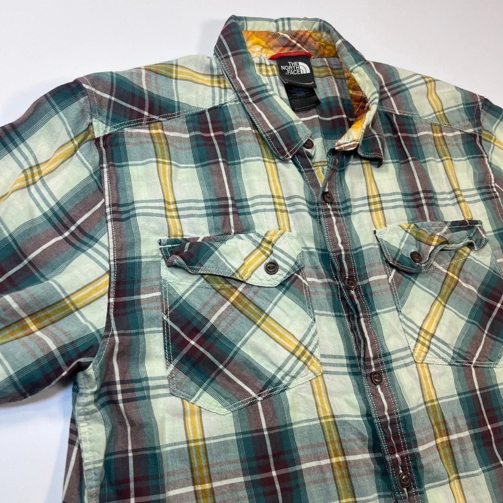 The North Face Plaid Button Down Shirt Mens Medium Short Sleeve TNF Hiking